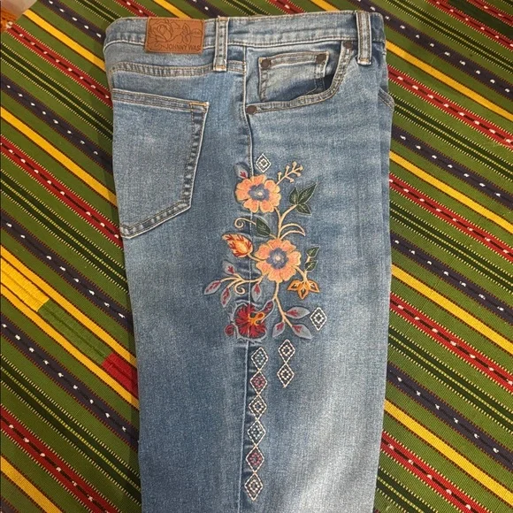 VINTAGE Johnny Was The Skinny Jean Floral Embroidered Mid-Rise Size 26